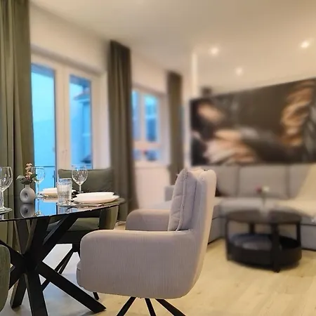 Apartz - - Cityquartier - Bis 15 Personen - 4 * Celle